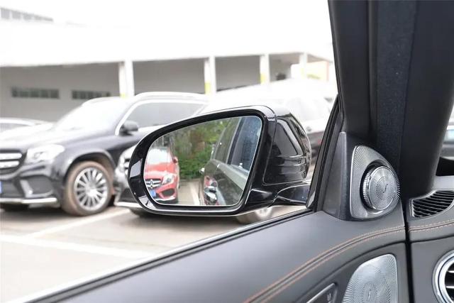 奔驰gt63s，奔驰amg gt 63s 介绍（国内进口版本中性能最强的奔驰四门GT跑车）