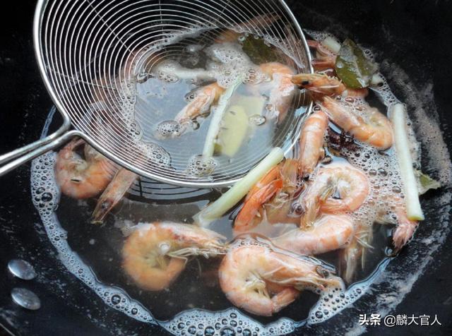 熟的冻虾要煮几分钟才好吃，不管煮鲜虾还是冻虾