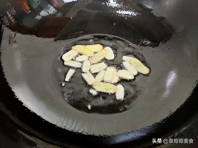 香菇炒肉怎么炒好吃，香菇怎么炒肉好吃又嫩（厨师长分享香菇肉片正确做法）