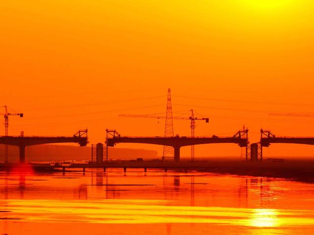 最新的南京高铁线路图，南京高铁站获大满贯