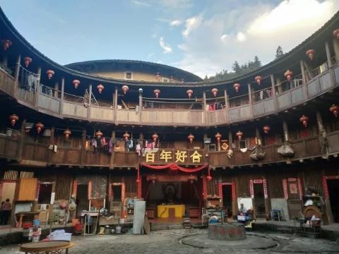 永定土楼和南靖土楼哪个好，南靖土楼和永定土楼有什么不一样（一张图看懂福建土楼怎么玩~附懒人旅行路书）