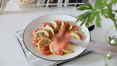 清蒸虾的做法及调料，清蒸白灼虾正确做法（只要一味调料就很好吃）