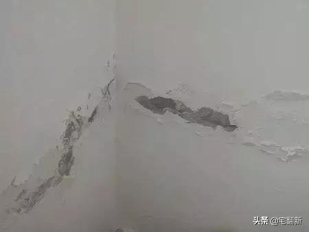墙面大面积反碱彻底解决方法，一直困扰农村墙体的大问题——反碱
