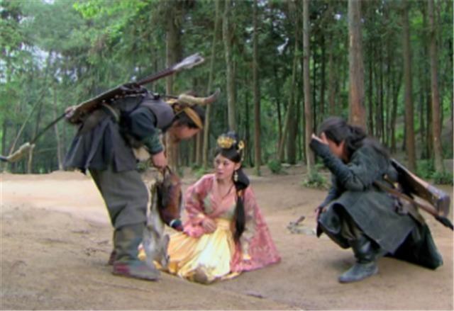 兰陵王26集郑儿被猎人高纬知道吗，郑儿被两位猎人弄脏了身子