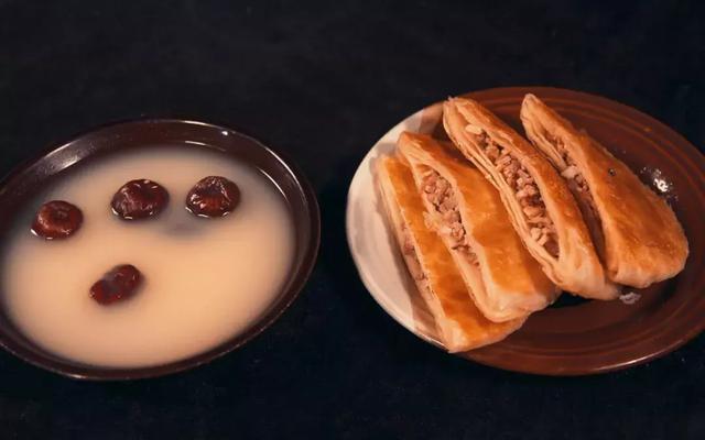 熏肉大饼的做法，熏肉大饼最正确的做法（风靡全国的熏肉大饼原来是这样做的）