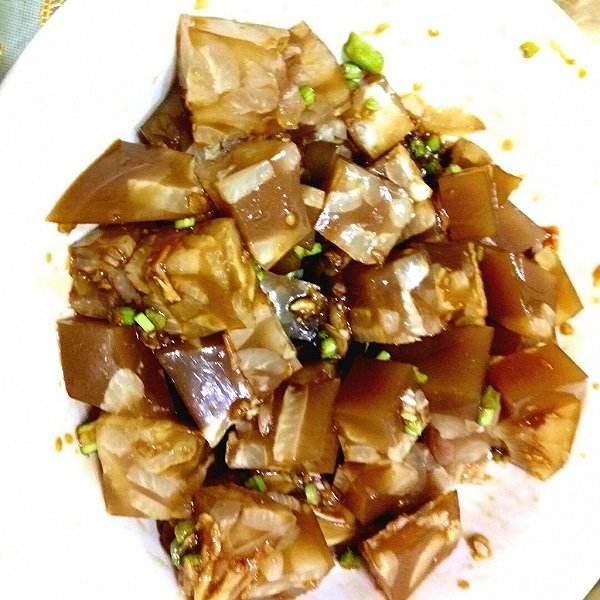 猪皮的做法大全，猪皮的做法大全家常炖法（常吃皮肤光滑有弹性）