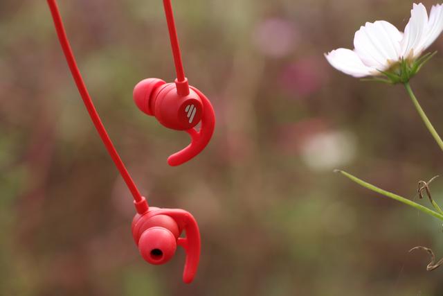 蓝牙耳机推荐漫步者w200，颈挂式运动耳机拒绝智商税