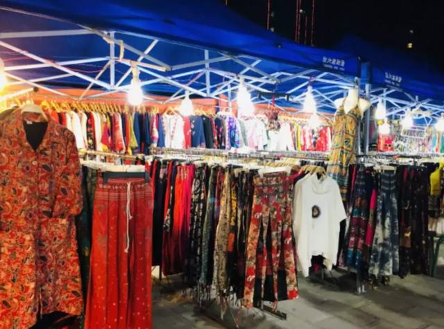 西双版纳江边夜市，西双版纳最火爆的夜市（到西双版纳一定要知道的五件事）