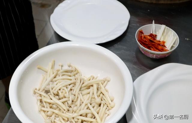 白玉菇的家常做法，家常小炒白玉菇简单好吃又营养