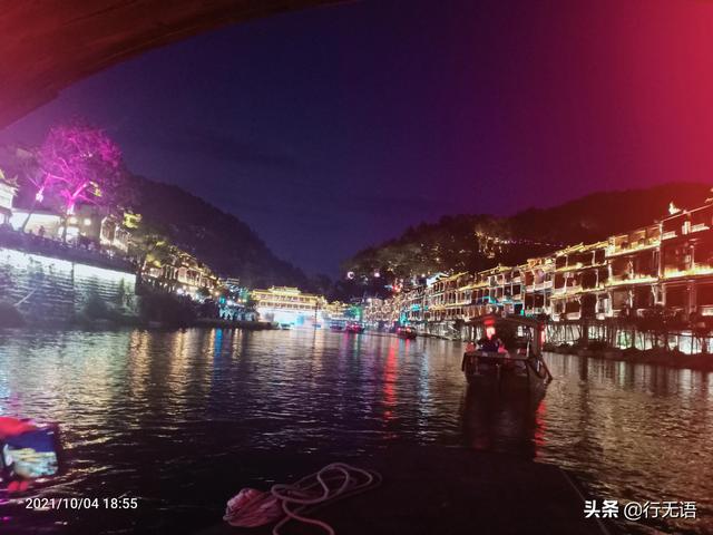 凤凰古城夜景图片，这辈子一定要去的凤凰古城（凤凰古城浪漫夜景醉游人）