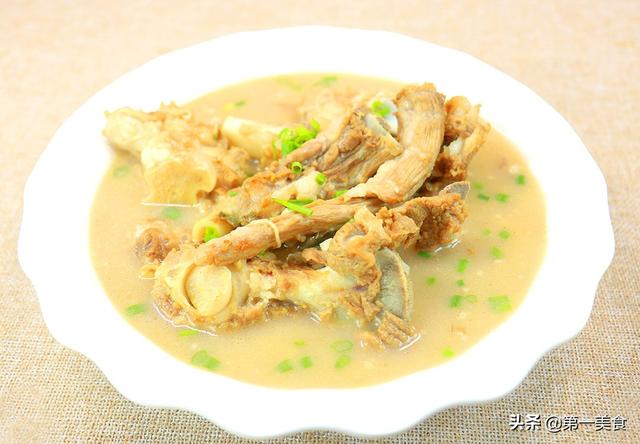 羊骨头炖多长时间，羊骨汤煮多长时间好（学会了年夜饭露一手）