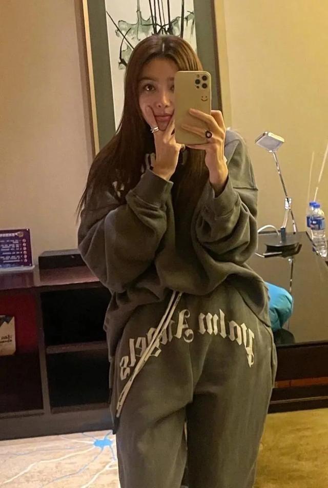 陆川秦岚分手原因，陆川评价秦岚分手原因（因黄晓明赔上千万违约金）