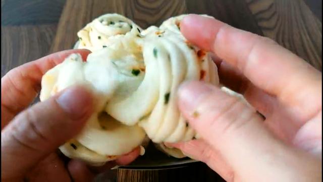 怎么做葱油花卷，葱香花卷怎么做最简单又好看（教你做好看又好吃的葱油花卷）