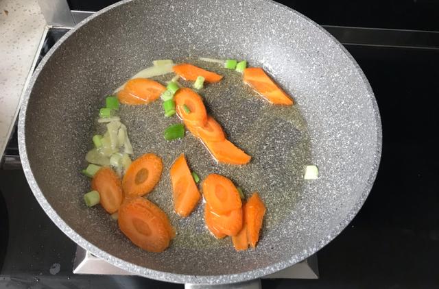 藕片怎么炒才好吃，莲藕如何炒才脆嫩