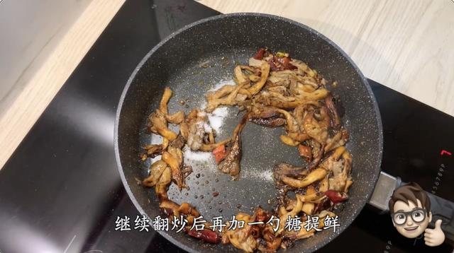 孜然蘑菇的做法，孜然蘑菇正宗详细做法（网红下饭菜孜然蘑菇）