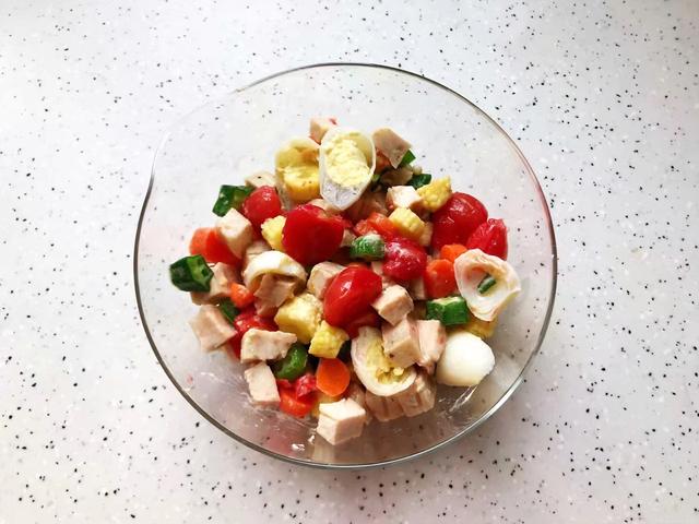 鸡胸肉蔬菜沙拉，蔬菜沙拉鸡胸肉怎么做（#夏日开胃餐#鸡胸肉蔬菜沙拉）