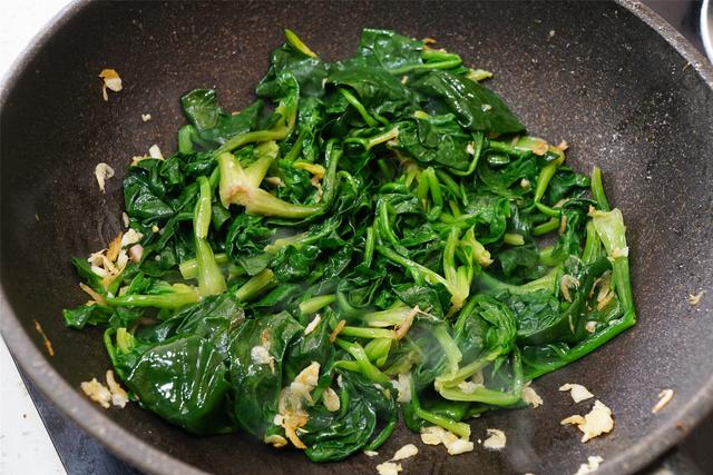 炒菠菜要焯水吗，炒菠菜时需要先焯水吗（只知道焯水还不够）