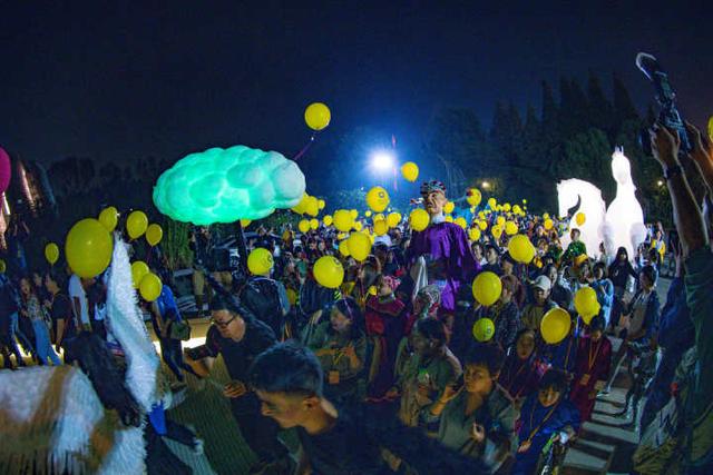 乌镇戏剧节开幕嘉年华，第八届乌镇戏剧节主题为