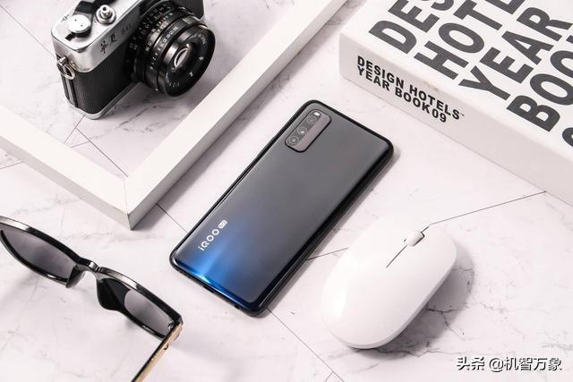 目前最值得买的iqoo手机，iQOO三款新机分别拿下流畅榜