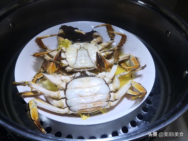 大闸蟹要蒸多久，大闸蟹一般清蒸要蒸多久（清蒸大闸蟹）