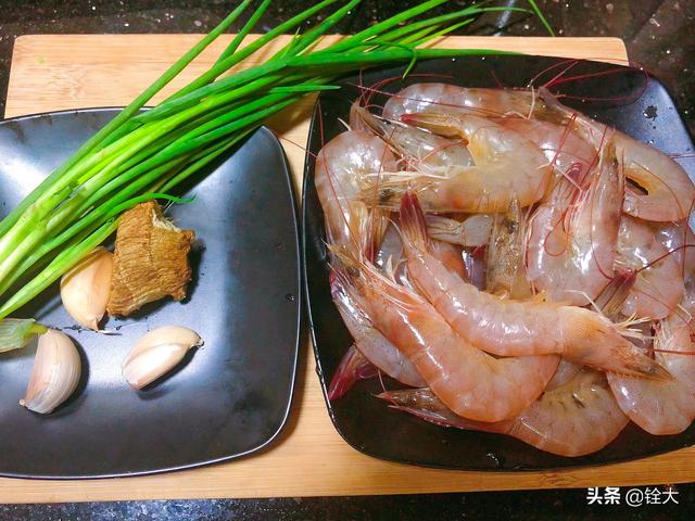 白灼虾蘸料怎么调，白灼大虾蘸料的调制方法（简单快手又下饭的白灼虾吃起来那叫一个香）