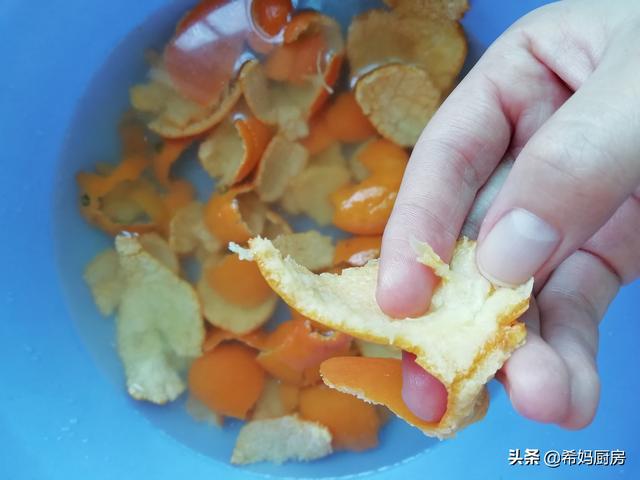 新鲜桔子皮怎么处理才能做陈皮，吃不完的橘子皮别再扔了