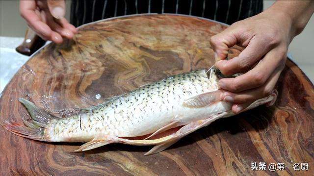 鲤鱼的家常做法，家常鲤鱼的做法最正宗的做法（厨师长分享鲤鱼新吃法）