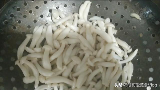 海鲜菇汤做法简单，低脂又营养❗️巨好喝的裙带菜鸡蛋海鲜菇汤❗️