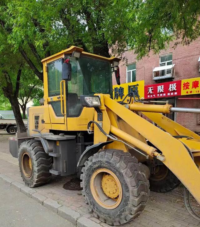 小装载机的操作，小型装载机操作方式简单