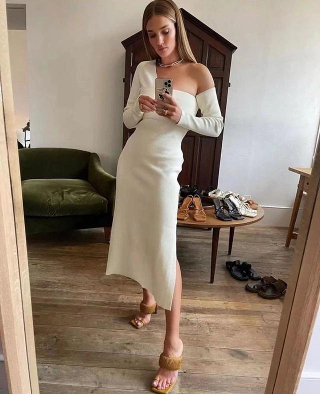 细跟的高跟鞋穿搭，今年的时髦高跟鞋都在这儿了