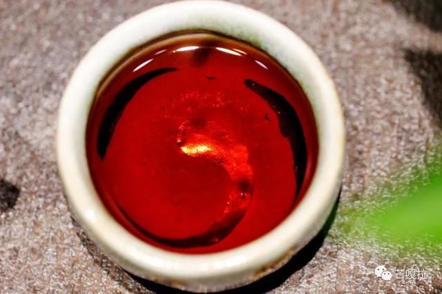 云南七子饼茶勐海珍品普洱茶，老化说茶——普洱茶为什么叫七子饼茶