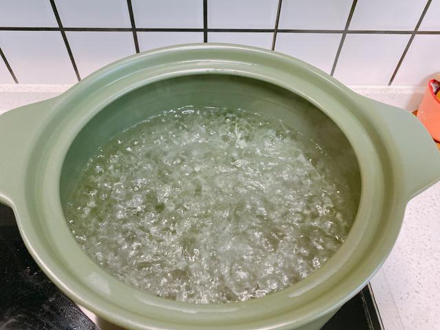 这才是熬小米粥的正确方法，分享煮小米粥的3个技巧