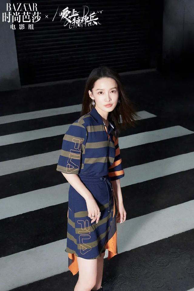 李宇春女装图片，李宇春穿搭卫衣（时尚大片红黑榜）