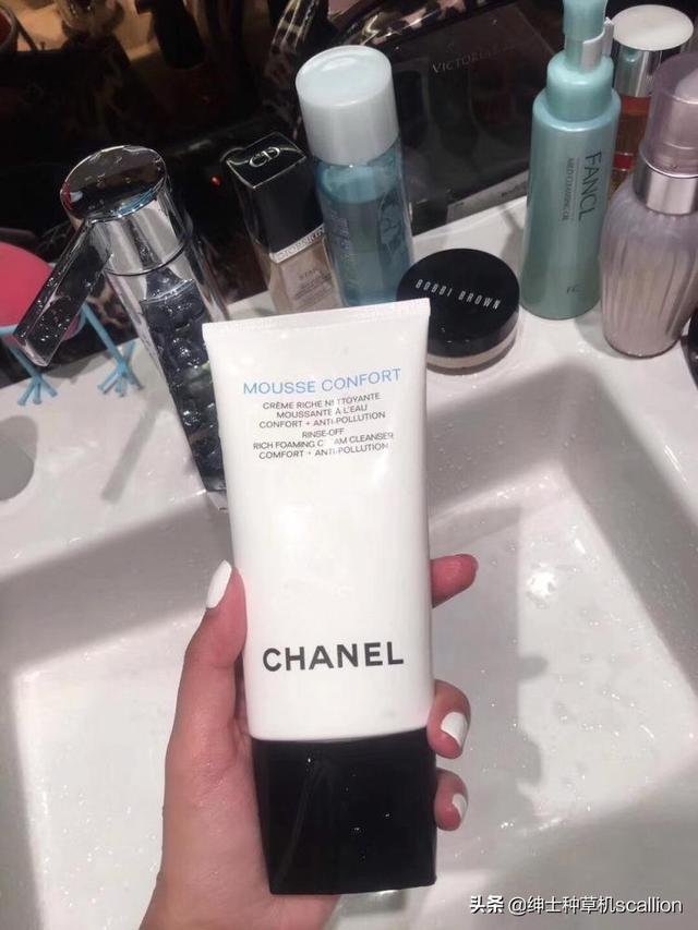 护肤品的使用顺序及涂抹方法，护肤品正确的使用顺序（护肤品正确使用方法和步骤）