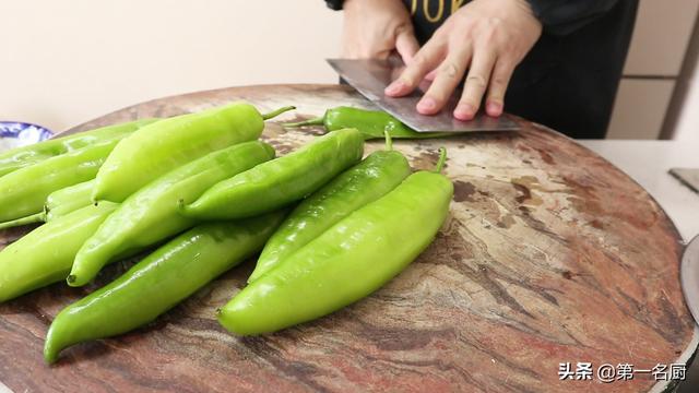 虎皮辣椒怎么做，虎皮辣椒的简易做法