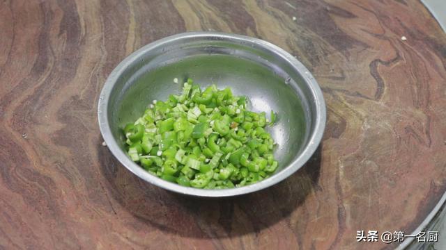 鲤鱼怎么做好吃又简单，鲤鱼怎样做才好吃又简单（鲤鱼好吃有诀窍）