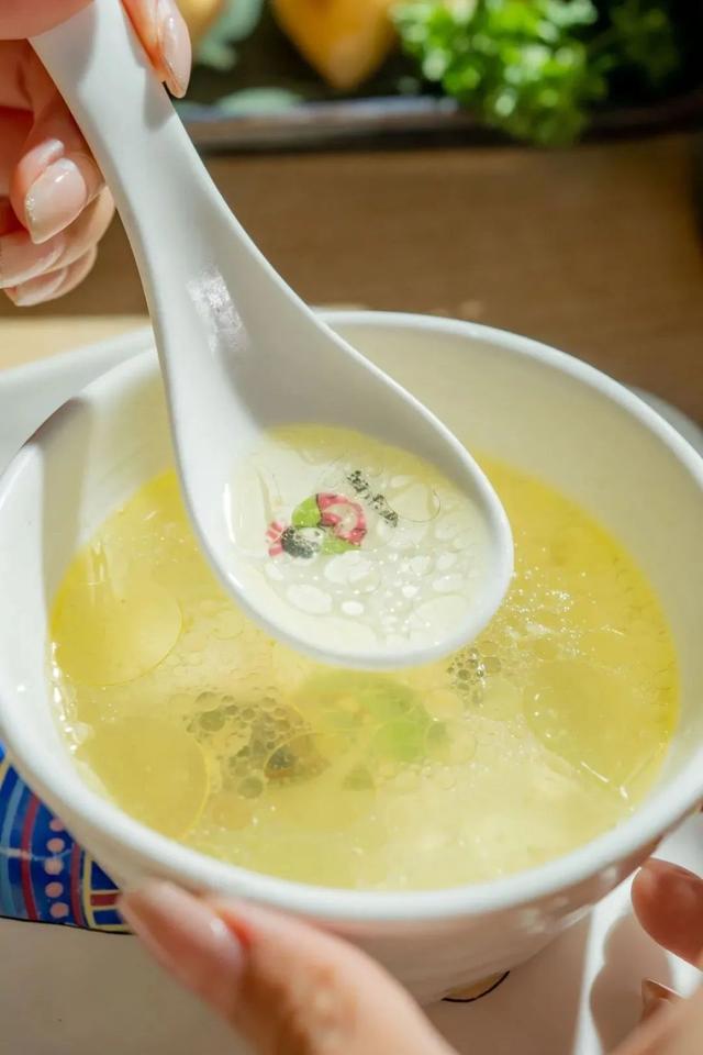椰子鸡用什么鸡，四个椰子一只文昌鸡（文昌椰子鸡用什么椰子）