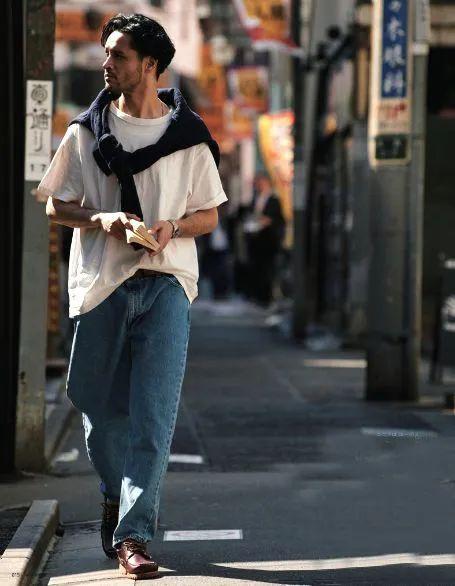 男士牛仔裤基本款，穿牛仔裤避免“太花俏”
