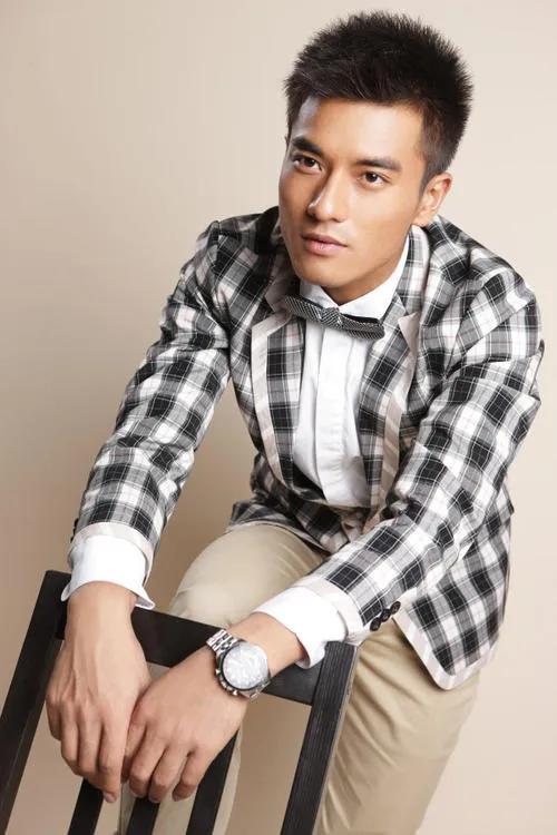 杨志刚演过的电视剧，电视剧火蓝刀锋怎么拍摄了半年呢（杨志刚实锤有第三、第四季）