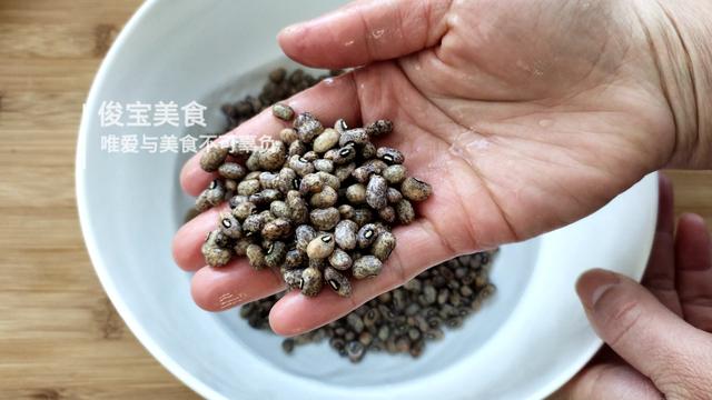 年糕是一种软糯香甜的美食，但这几个人群多吃一口都有麻烦