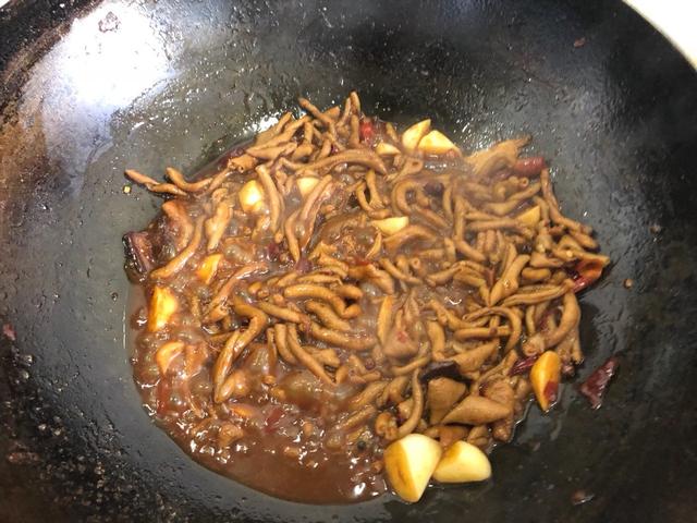 在家自制麻辣鸭肠，自制麻辣鸭肠麻辣鲜香
