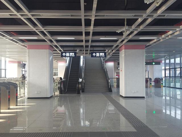 武汉轨道交通二号线线路图，武汉轨道交通2号线的大部分站点是地下站