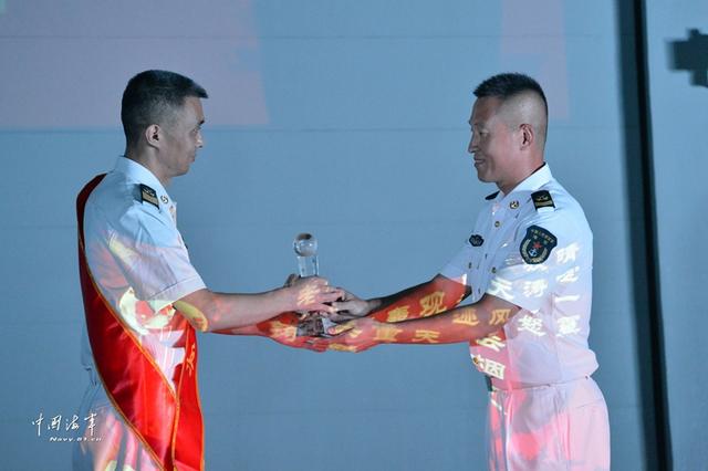 亲历首批亚丁湾护航，亚丁湾护航尖兵