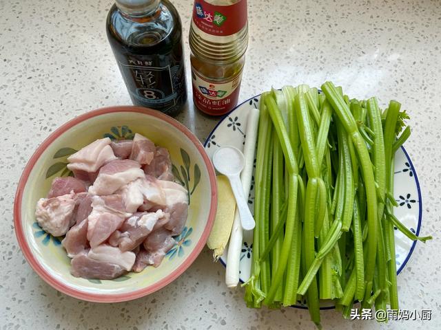 芹菜馅饺子怎么做，芹菜馅饺子怎么做好吃窍门（调饺子馅牢记“3放2不放”）