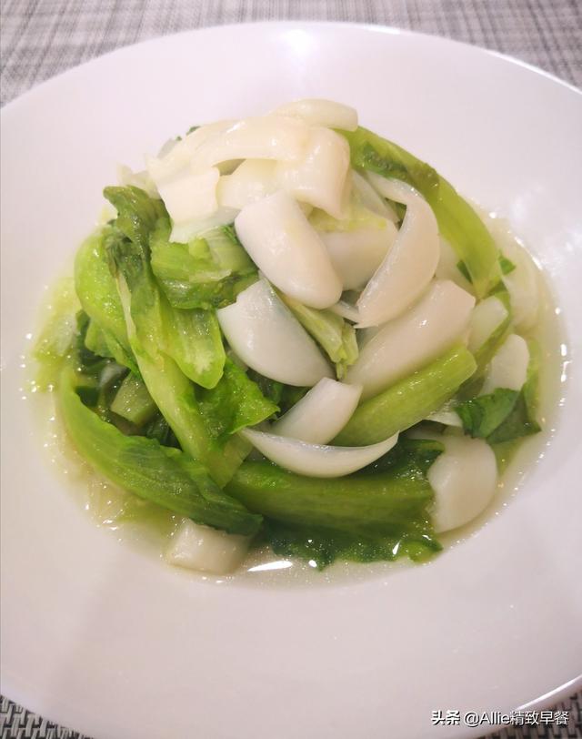 百合怎么炒好吃，炒百合怎么炒最好吃（百合炒之前要先处理一下）