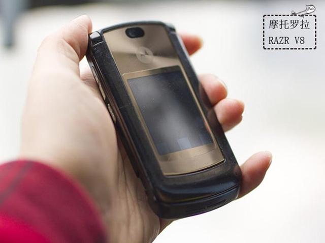 摩托罗拉旋转手机，摩托罗拉v 3翻盖手机（摩托罗拉V系列老机型盘点）