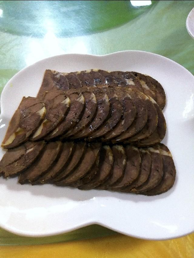 带有一些地方性的特色菜，二十二道特色菜