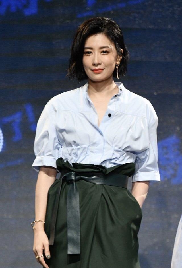 賈靜雯參加活動曝光生圖，身材發福腰部像水桶，和精修照判若兩人 娛樂八卦吃瓜 第1张