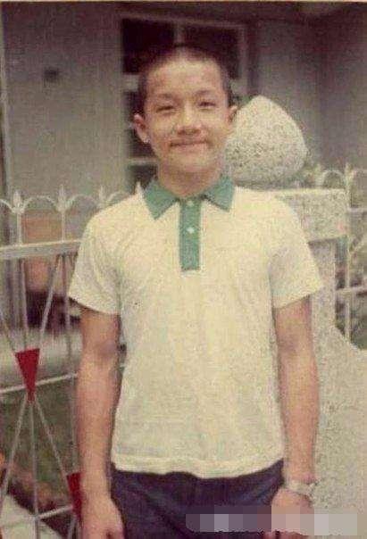 成龙现在多少岁，成龙从年轻到现在（成龙1岁到40岁罕见照）