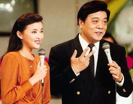 杨澜和丈夫有孩子吗，网友：妈妈太“偏心”